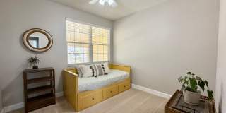Spacious Townhome in Central Location! Gallery 21