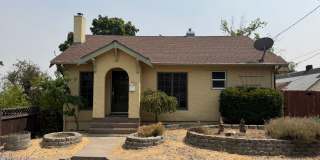 2 Bedroom 1 Bathroom Home - Located Near Downtown! Gallery 1
