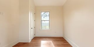 1820 Laharpe St Gallery 5