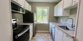 1 Bedroom, 1 Bathroom Apartment In Desirable Location! Gallery 1