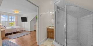 111 Pollock St Gallery 17