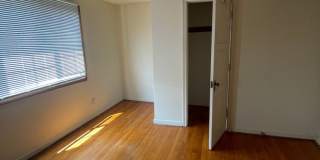 4 bedroom 1 1/2 bath single family house with yard. Gallery 44