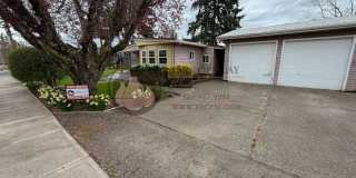 Hubbard Home with 2-Bay Shop, Office, & Massive Yard! Gallery 1