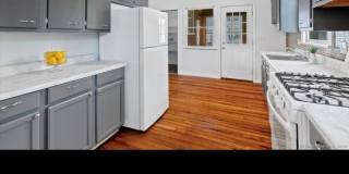 OVERSIZED FIRST FLOOR 3 BEDROOM APARTMENT WITH WASHER/DRYER Gallery 2