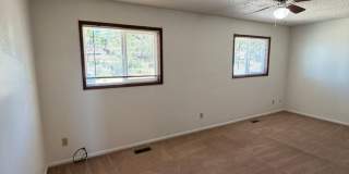 The Perfect House for Roommates, 6bdrms, 3.5 baths, 1.5 miles from Oregon Tech and Sky Lakes Medical Center Gallery 23