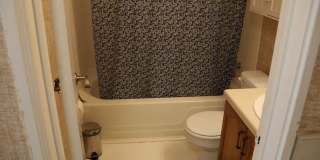 Efficiency Apartment Close to AU Campus Gallery 14
