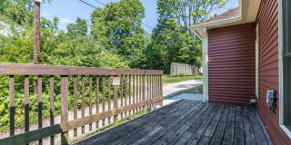 311 E 11th - 5Bed/2Bath - Onsite Parking Available! Gallery 5