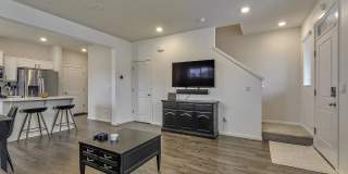 898 N 18th Avenue ~ Spacious & Immaculately Maintained Townhome Gallery 6