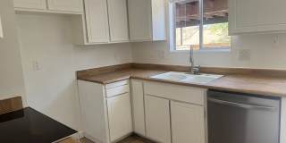 MOVE IN SPECIAL FIRST MONTH $1 2BD/1.5BA Two-Story Condo – Bullhead City | $1,150/Month Gallery 4