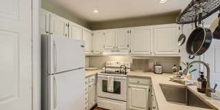 Downtown 2 BDR / 2BA - Walk to Everything Gallery 14