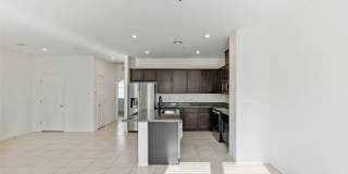 LIKE NEW 3 BEDROOM TOWNHOME Gallery 20