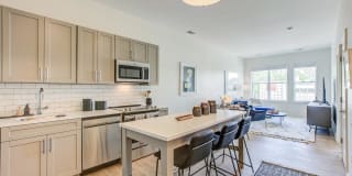 Centro Arlington Gallery 1