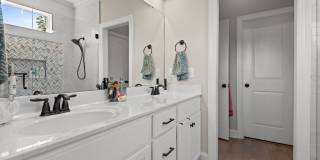 Stunning 4 Bedroom in Downtown Durham with Large Fenced Yard! Gallery 15
