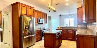 Captivating 4 Bedroom, 2 bath Pool/Lake home Gallery 19