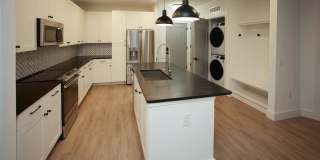 Luna Upper Westside Gallery 84