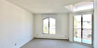 Spacious One Plus Bedroom Condominum off Broadway Terrace Gallery 28