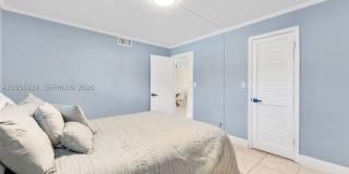 9811 N Hollybrook Lake Dr Gallery 20