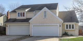{11409} Updated Duplex in Fantastic Location + Two Car Garage + Main Level Master + Covered Deck Gallery 1