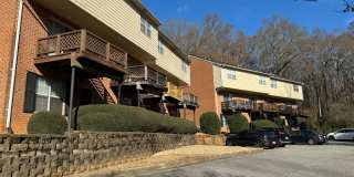 PETS CONDITIONAL + FURNISHED OPTION - Cute Sleepy Hollow Flats-Style Condo! Gallery 1