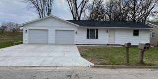 3 Bed 1 Bath Duplex in Desirable Location Gallery 1