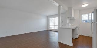 633 E Park Gallery 15