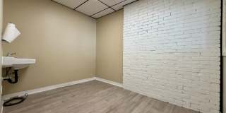 First Floor Commercial Space in Perfect Oakland Location Right on Boulevard of the Allies! CALL TODAY! Gallery 5
