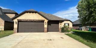 Beautiful Home in Mustang School District Gallery 1