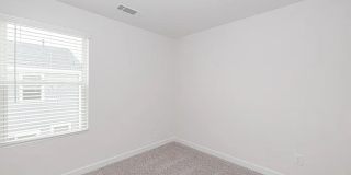 Room in 4 Bedroom Home at Millennium Ave Gallery 19