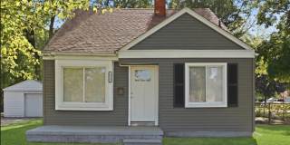 Beautiful 3 bedroom, 1 bath home with fenced yard, Granite, Luxury Flooring Gallery 1