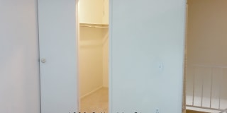 2 bed, 1 Bath, 900 sqft with washer/dryer hookups and 1 car garage Gallery 7