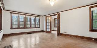 Private House on iuka ave Ravine – Central Campus – Newly Renovated - Flexible Pricing Gallery 9