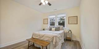 Beautiful Renovated 3BR/2BTH Brick Townhome Gallery 24