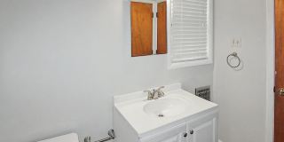 1 bedroom Condo in Cotswold Gallery 9
