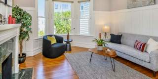 Russian Hill: Remodeled Top Floor Condo w/ Laundry in-unit & Garage Parking Included Gallery 5