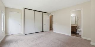Spacious Two Story Townhome in Woodbridge Gallery 14