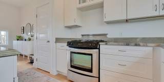 Stunning 4 Bed 2.5 Bath Steps from Willards Beach UNFURNISHED Gallery 15