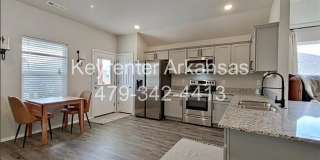 Stylish 3 Bed / 2 Bath with Open Layout & Backyard Retreat Gallery 14