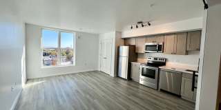 725 W Pratt Gallery 4