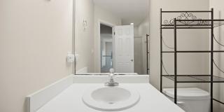 Fantastic End-Unit Townhome Available Now! Gallery 16