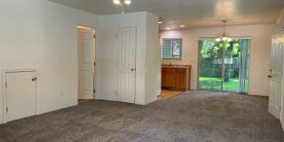 Two Bedroom 3 Bath Duplex-Townhouse in Southwest Medford Gallery 4