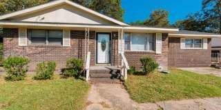 3 bed/2 bath house for rent in Fleming Heights, with fully fenced in back & front yard! Gallery 1