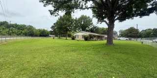 Lovely 2 bed/1 bath on a corner lot! Lovely 2 bed/1 bath on a corner lot! Gallery 18