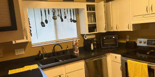 Large partially furnished townhome - WON'T LAST Gallery 9