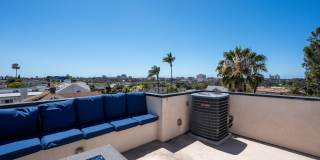 Beautiful 3 bed 2.5 baths "fully furnished" townhouse in the charming neighborhood of University Heights. Gallery 52