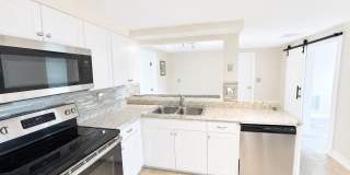 Stunning 3BD/2BTH Home in Holiday! Gallery 5