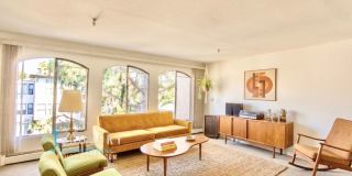 Spacious One Plus Bedroom Condominum off Broadway Terrace Gallery 6