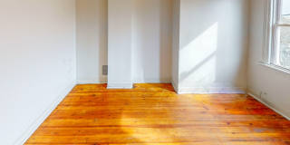 Wonderful Row Home on a Quiet Street Gallery 9