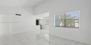 1001 Northwest 9th Street Circle Gallery 10
