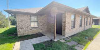 Beautiful 3/2duplex near Silo Schools Gallery 1