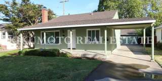 2 bedrooms, 1 bath, Large 2 car garage & carport Gallery 1
